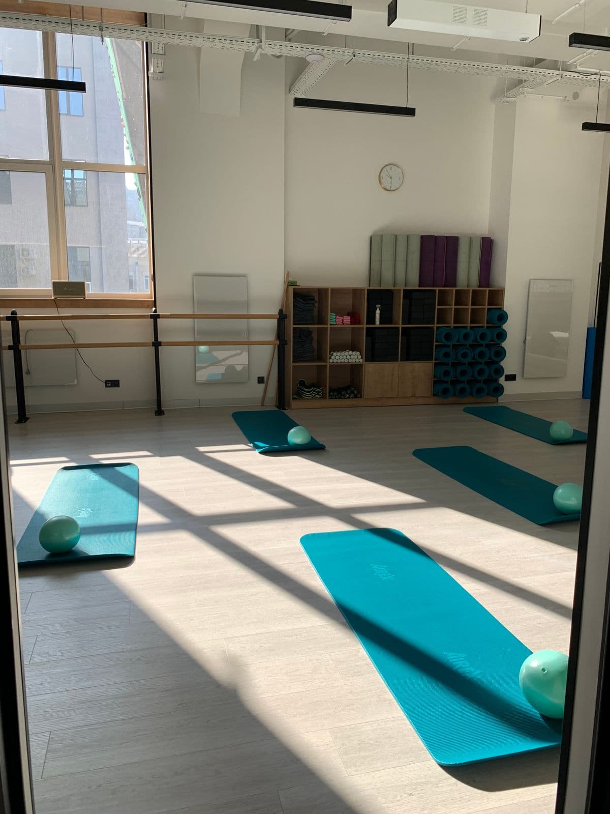 Stretch lounge and mobility studio with floor mats at the AMP Fitness gym amenities in Mesa, AZ.